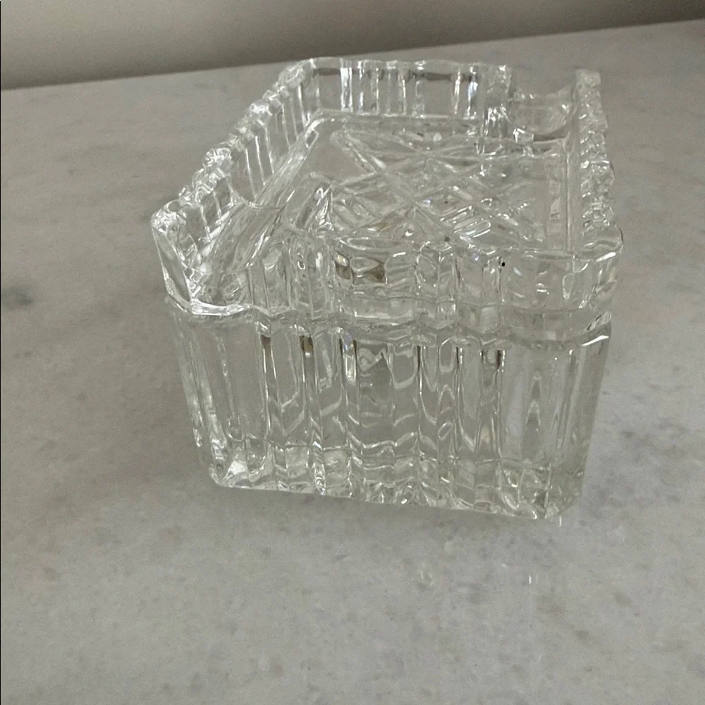 The European Collection 24% lead crystal smoker set
